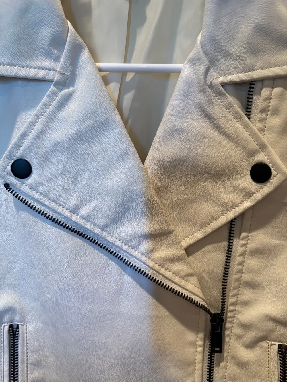 Superdown Revolve White Vegan Leather Moto Jacket with Black Hardware size Small